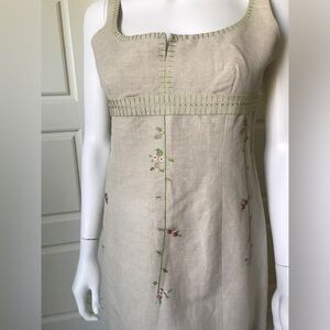 BCBG MaxAzria size 6 Linen embroidered dress